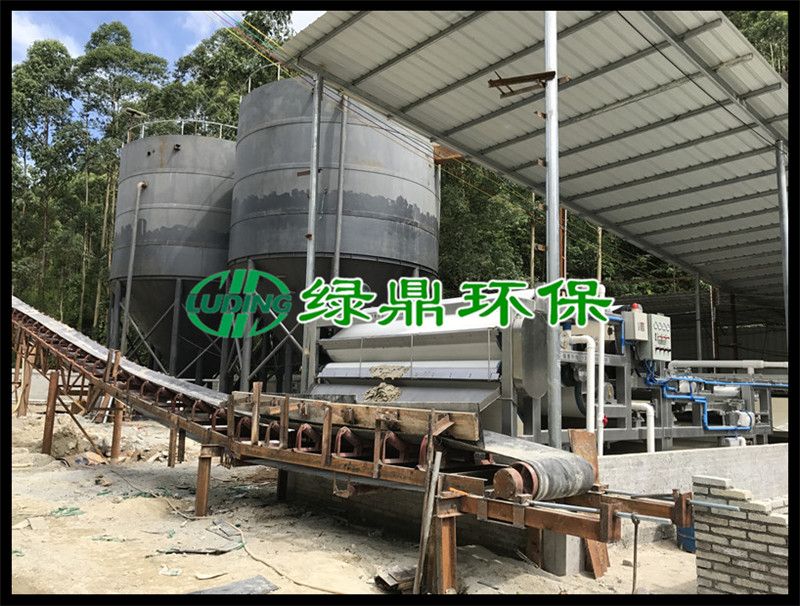 建筑打桩洗沙污泥脱水设备用途与特点 1